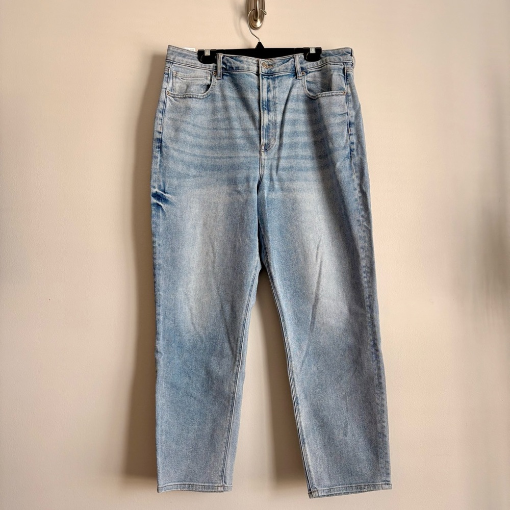Light Blue American Eagle Mom Stright Jean